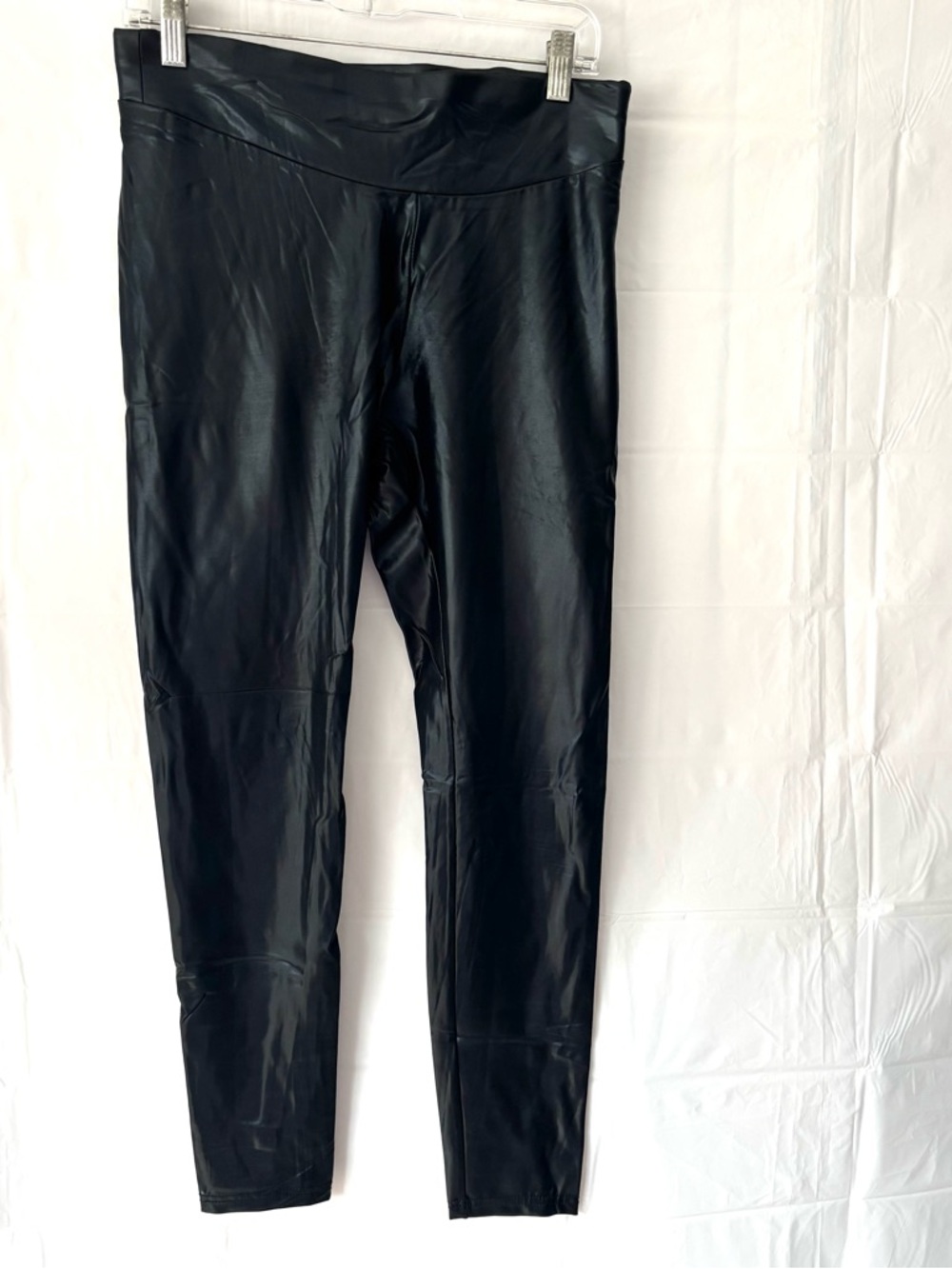 NWOT Hue Black shiny Coated Cigarette Vegan Leather High Waist Leggings SZ L - Picture 13 of 14